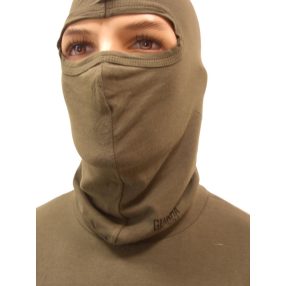 hosszú ujjú póló és álcasapka